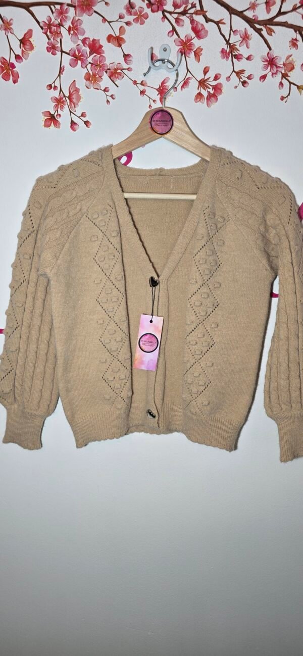 PULL BEIGE TOP WITH HEARTS
