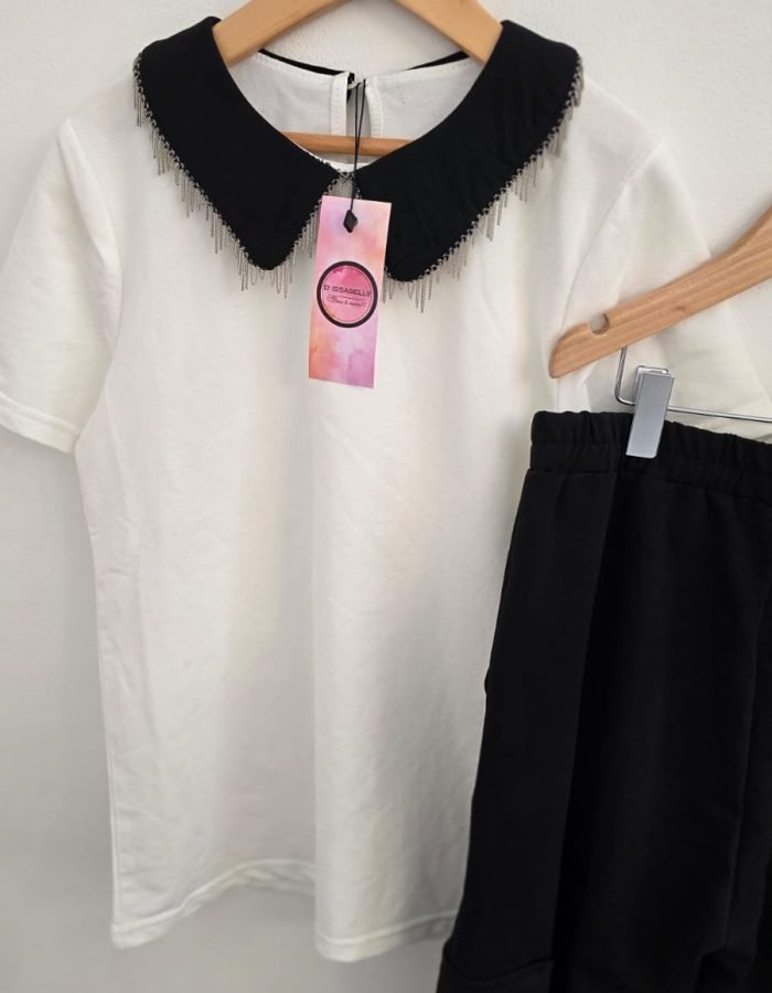 girl black & white  chain outfit